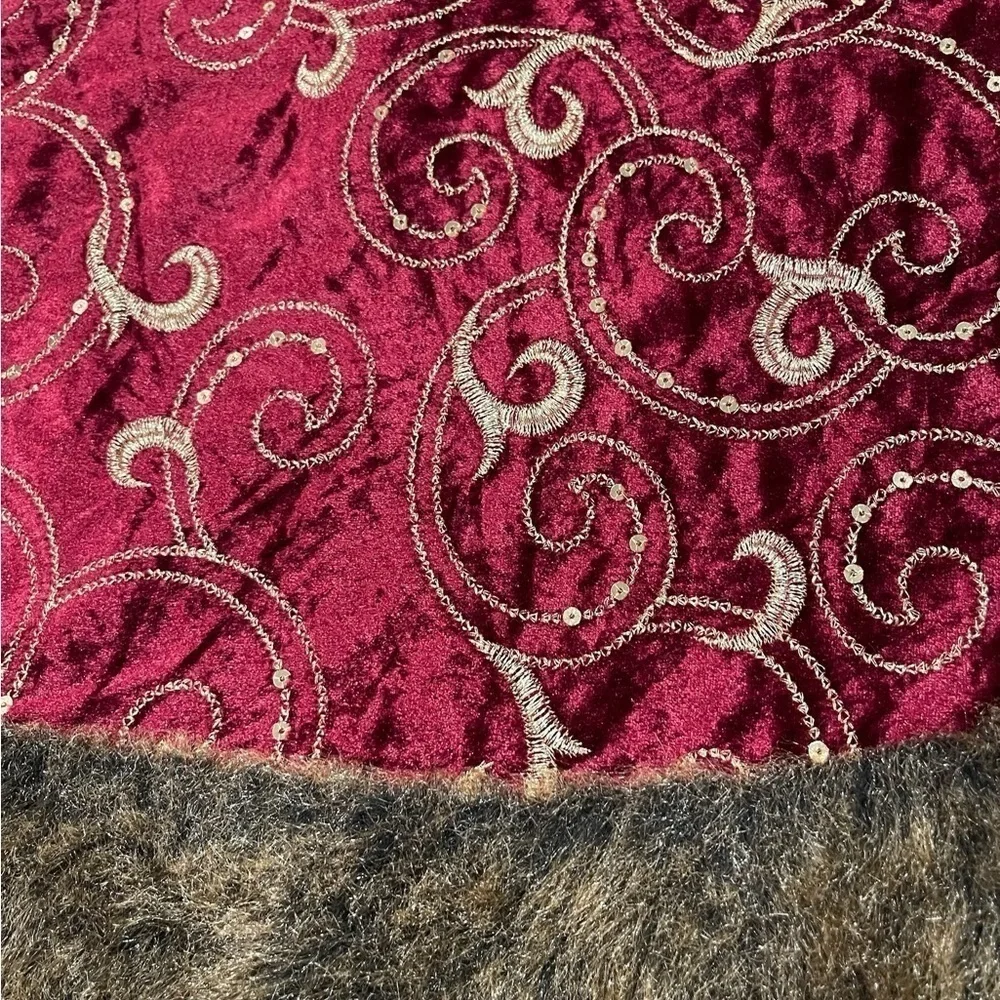 Valery Madelyn Christmas Tree Skirt 48 inch With Gold Scrolling Sequins Fur